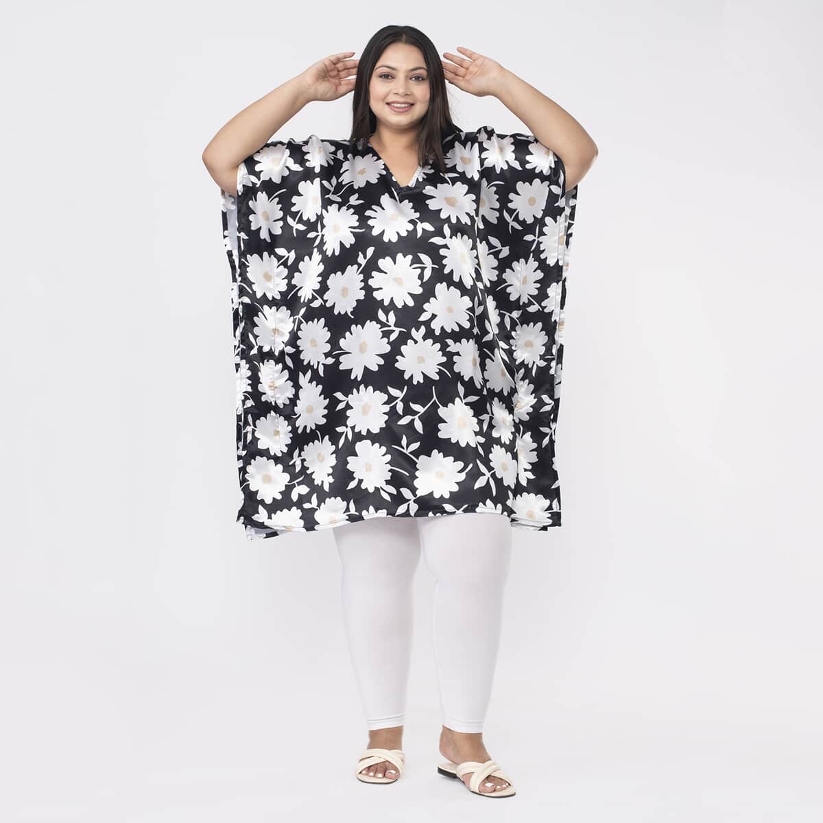 Tamsy Black and White Daisy Floral Printed Short Kaftan - One Size Fits Most image number 3