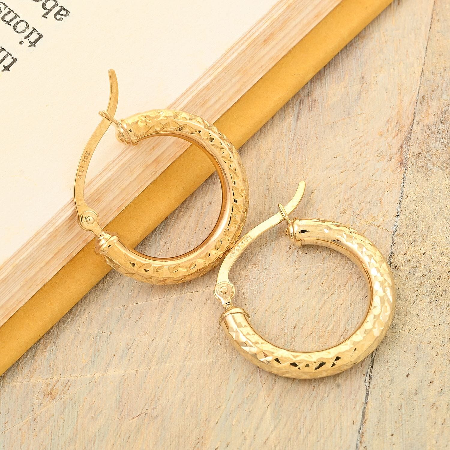 10K Yellow Gold Diamond-cut Hoop Earrings 1.10 Grams