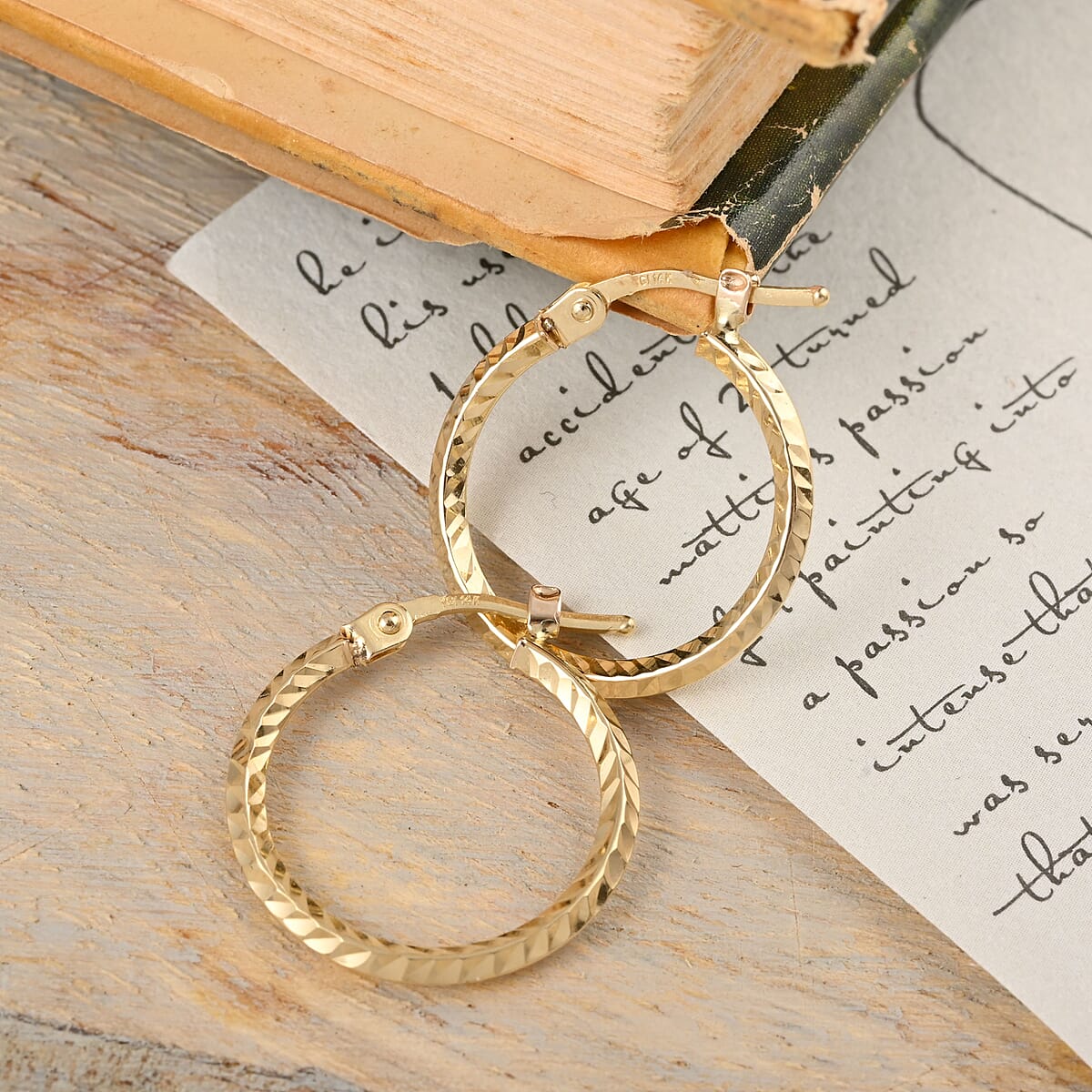 14K Yellow Gold Diamond Cut Hoop Earrings 1.40 Grams image number 1