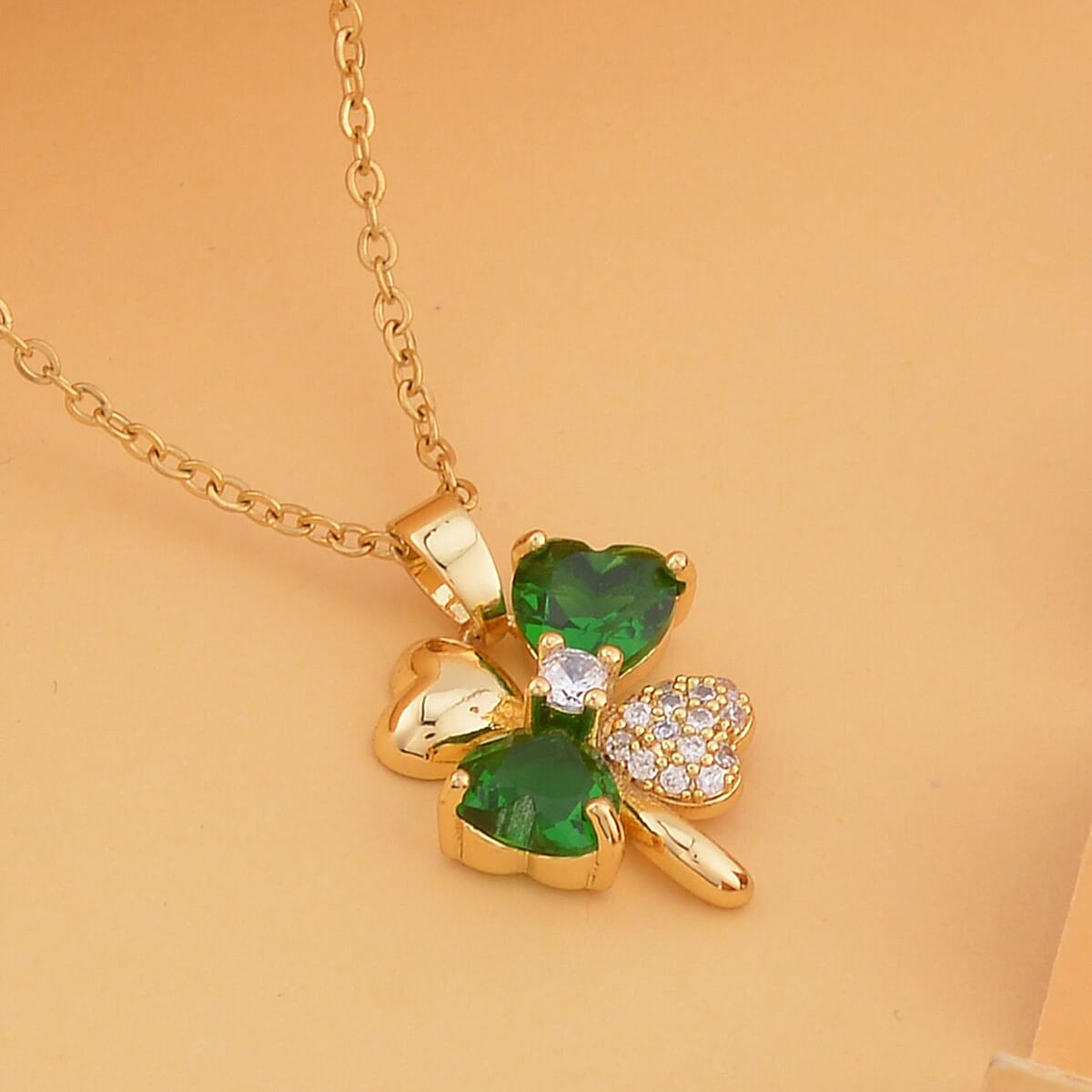 Green Glass and Simulated Diamond Clover Four-petal Flower Necklace 20-22 Inches in Goldtone 0.10 ctw image number 1