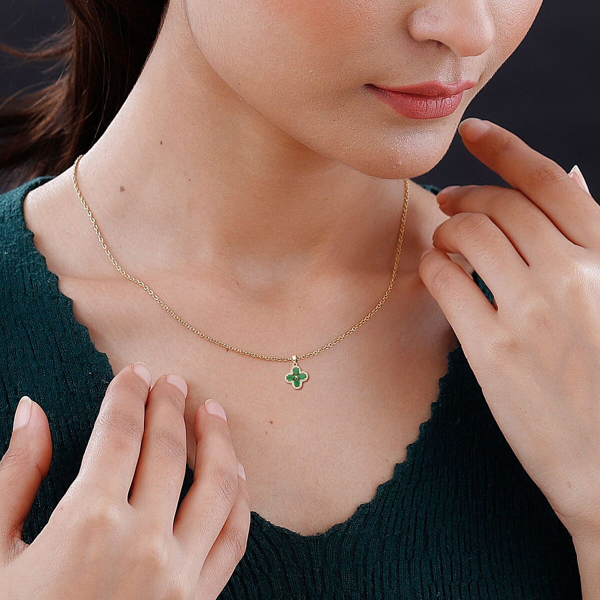 Green Glass and Simulated Diamond Four-petal Flower Necklace 20-22 Inches in Goldtone 0.10 ctw image number 2