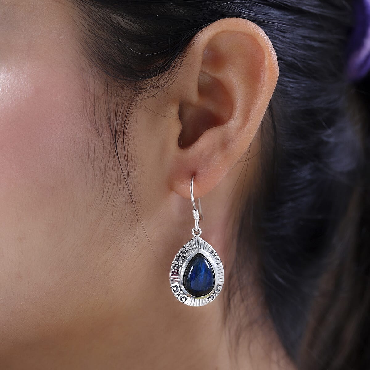 Artisan Crafted AAA Malagasy Labradorite Dangle Earrings in Sterling Silver 12.75 ctw image number 2
