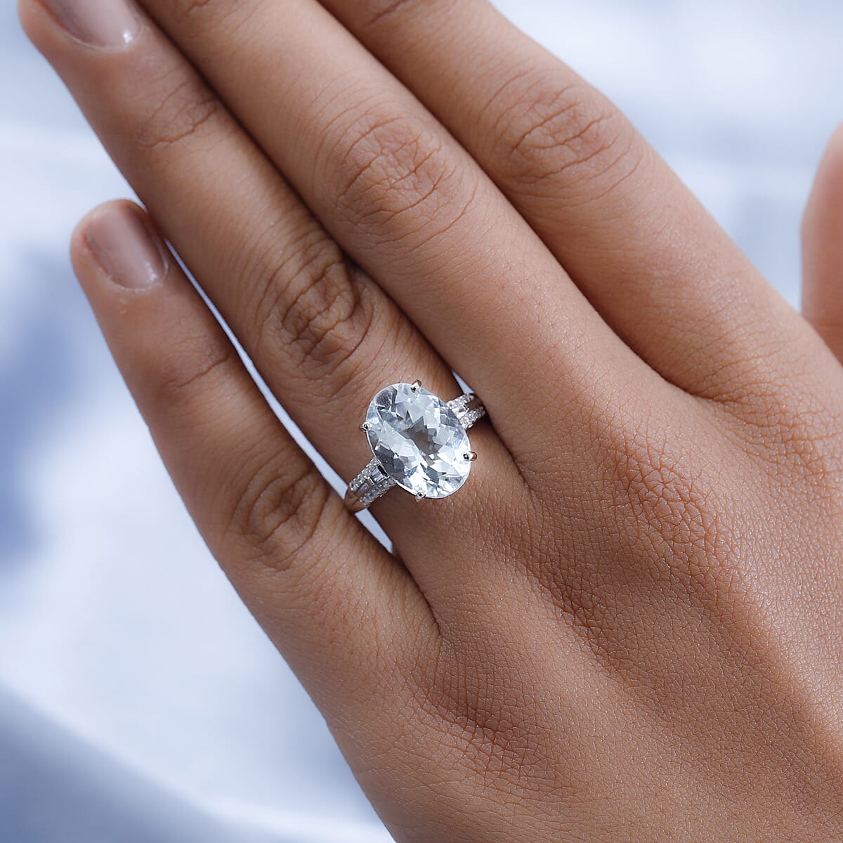 Luxoro 10K White Gold Premium Mangoro Aquamarine and G-H I3 Diamond Ring (Size 7.0) 5.15 ctw image number 2