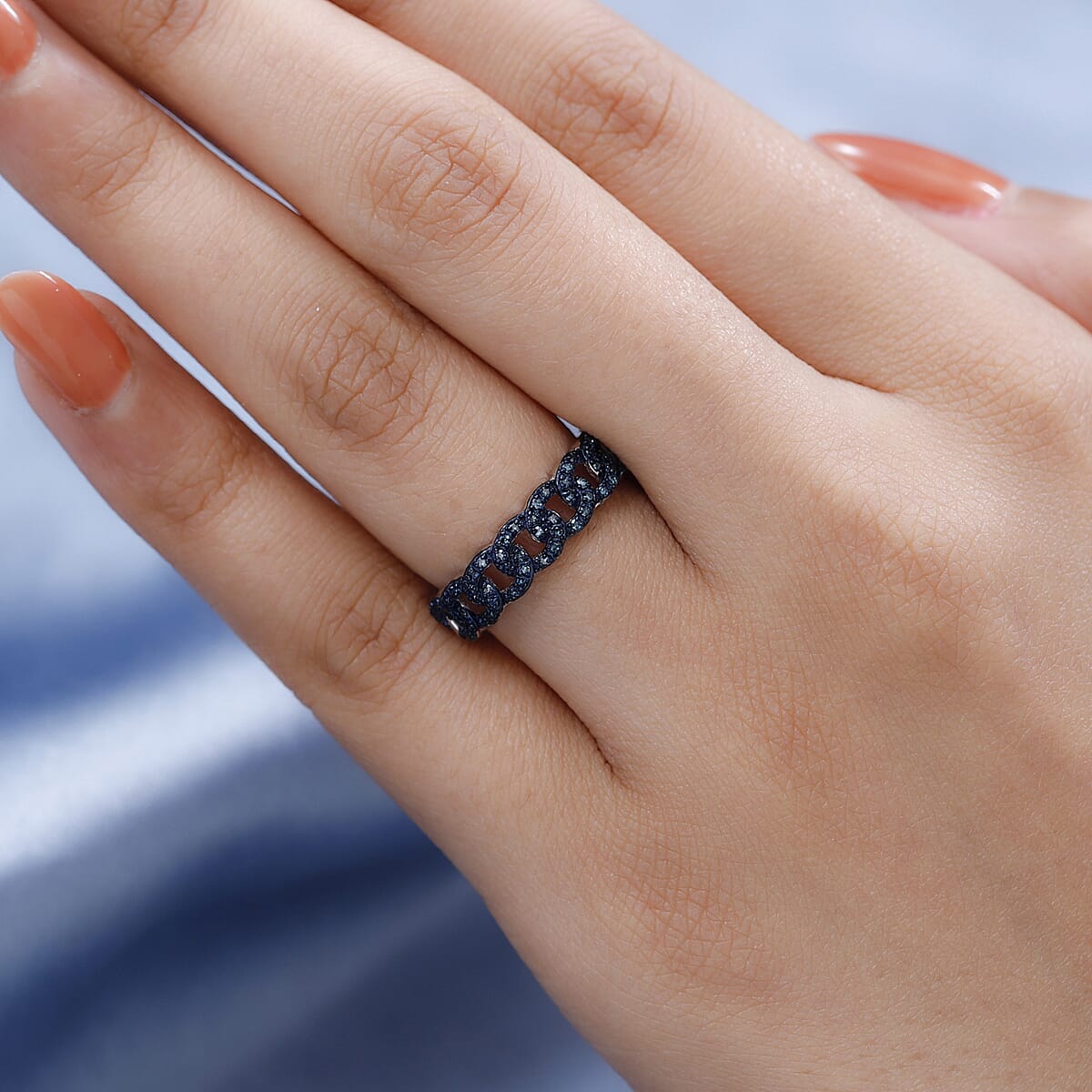 Blue Diamond Curb Chain Band Ring in Platinum Over Sterling Silver (Size 9.0) 0.33 ctw image number 2