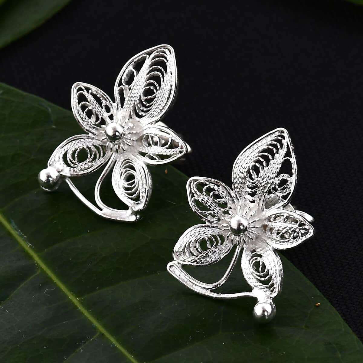 Sterling Silver Floral Earrings 2.30 Grams image number 1