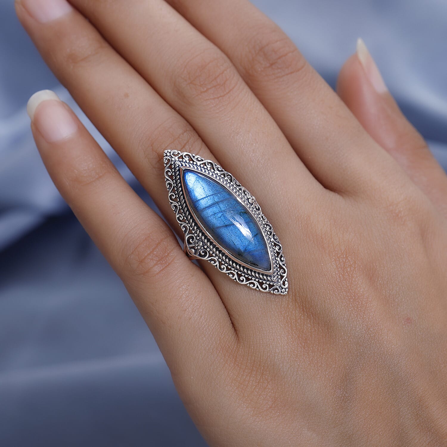 Marquise / 10 - Product card gallery slide 3 (9431658430719)
