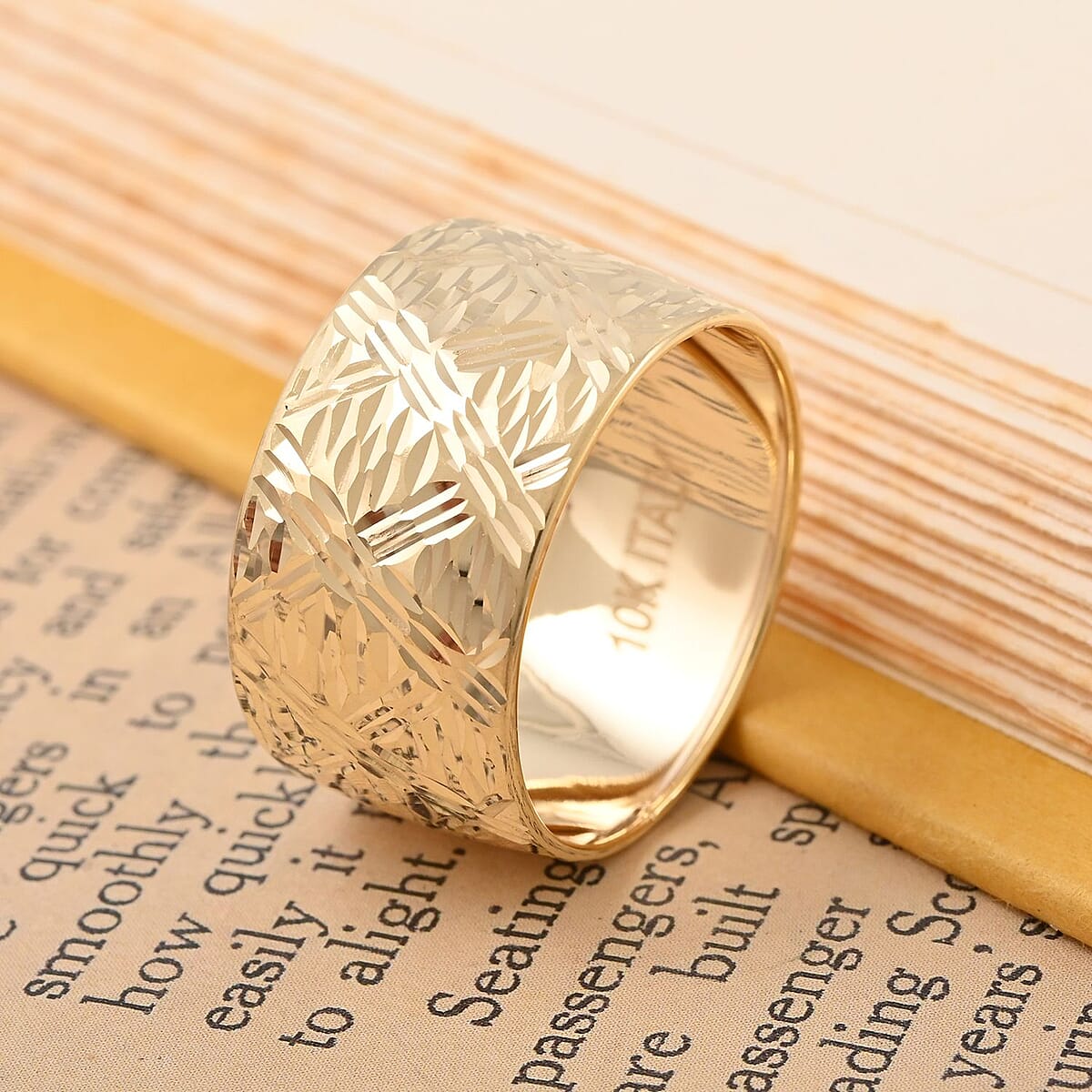 Anello Per Sigari Taglio Diamante Italian 10K Yellow Gold Designer Band Ring (Size 6.0) 1.55 Grams image number 1