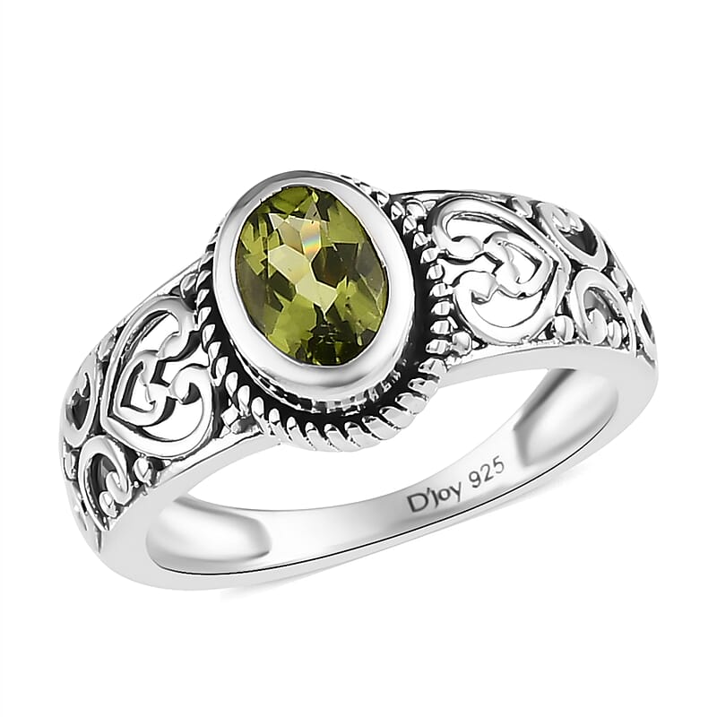 Artisan Crafted Arizona Peridot Solitaire Ring in Sterling Silver (Size 10.0) 0.85 ctw