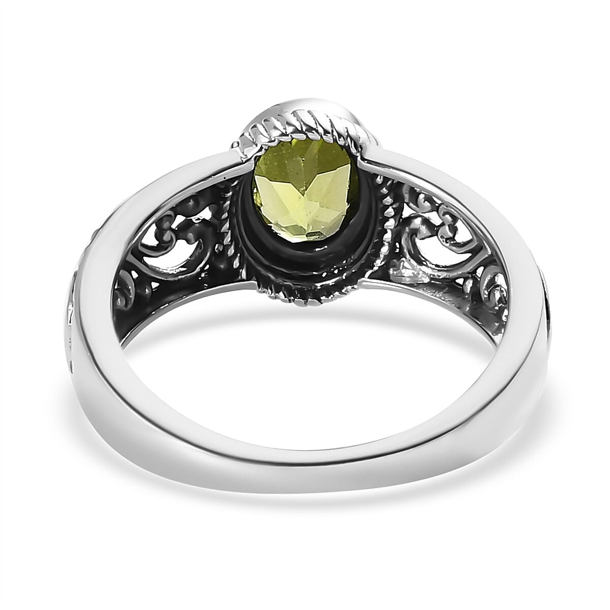 Artisan Crafted Arizona Peridot Solitaire Ring in Sterling Silver (Size 7.0) 0.85 ctw image number 4