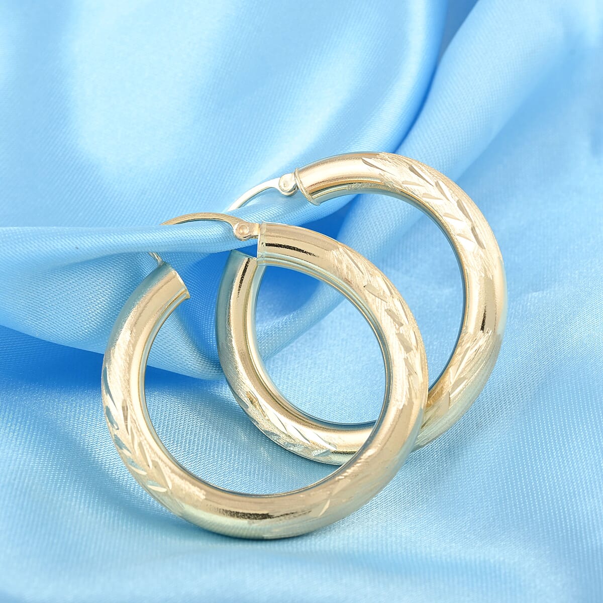 14K Yellow Gold Diamond-Cut Hoop Earrings 4.60 Grams image number 1