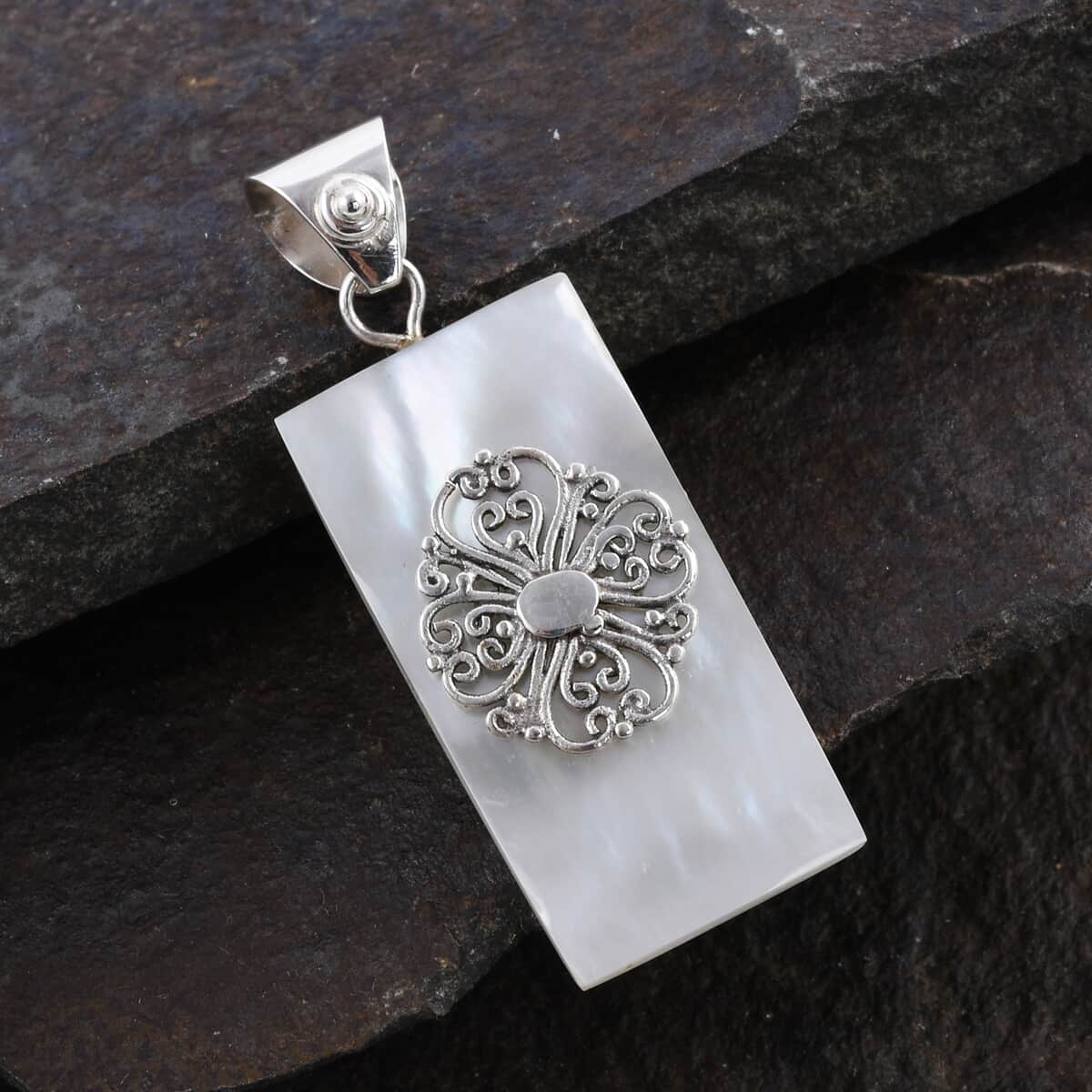 Coral Pendant in Sterling Silver image number 1