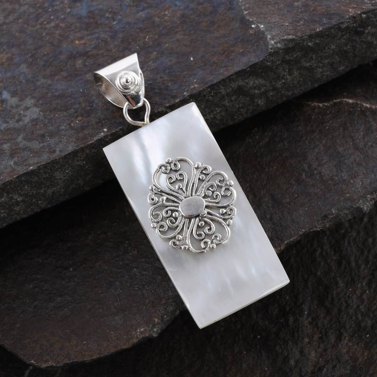Coral Pendant in Sterling Silver image number 5