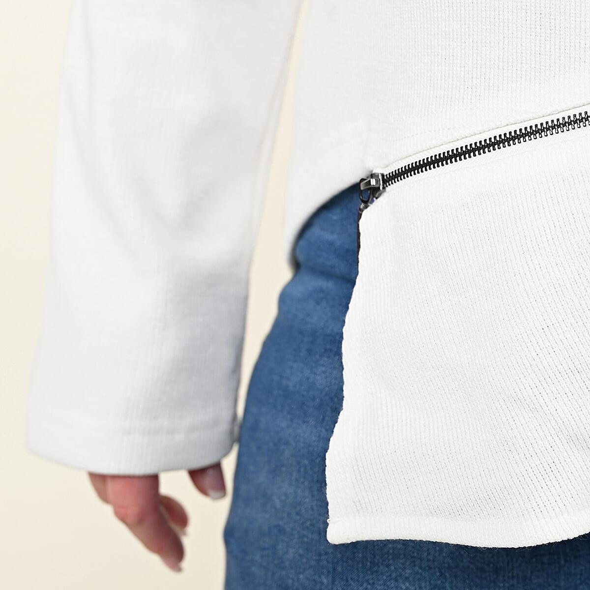 Tamsy White Turtleneck Sweater - (L) image number 3