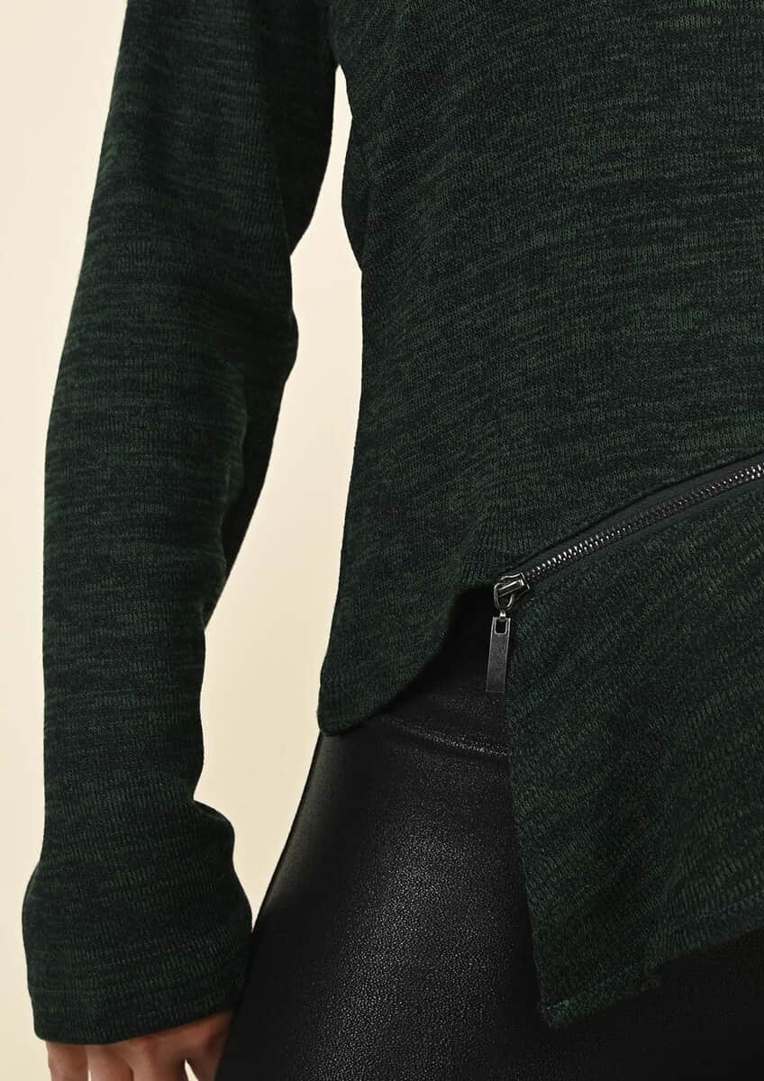 Tamsy Green Turtleneck Sweater -(M) image number 3