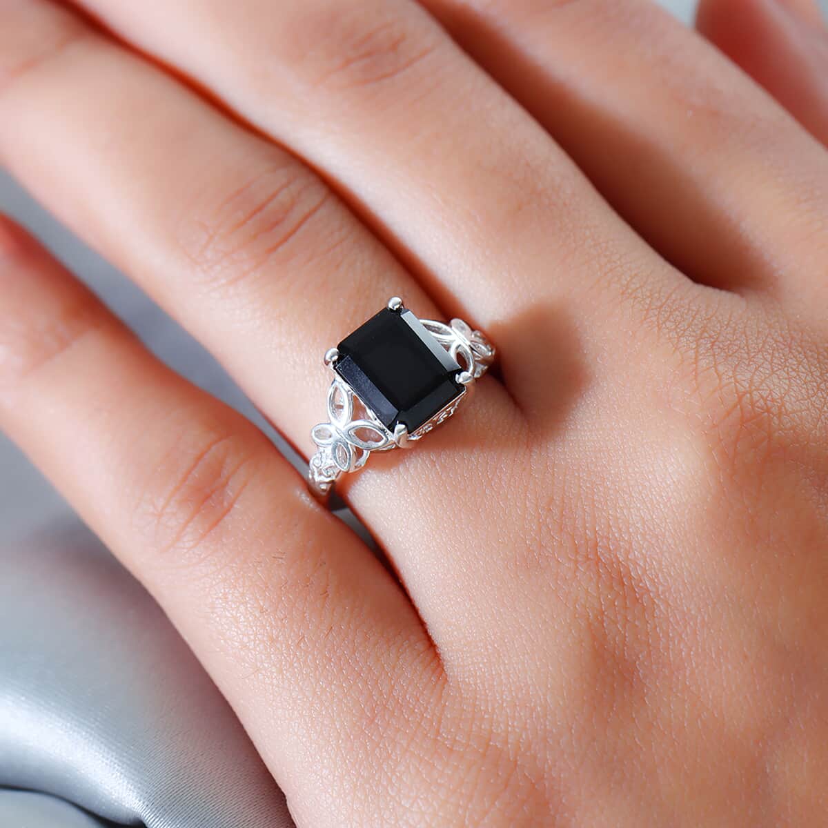Australian Black Tourmaline Solitaire Ring in Sterling Silver (Size 10.0) 3.00 ctw image number 3