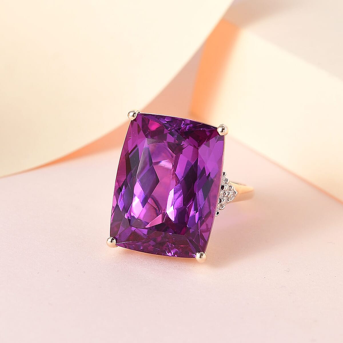 Luxoro 10K Yellow Gold Lab Grown Color Change Sapphire and Moissanite Ring (Size 8.0) 30.00 ctw image number 1