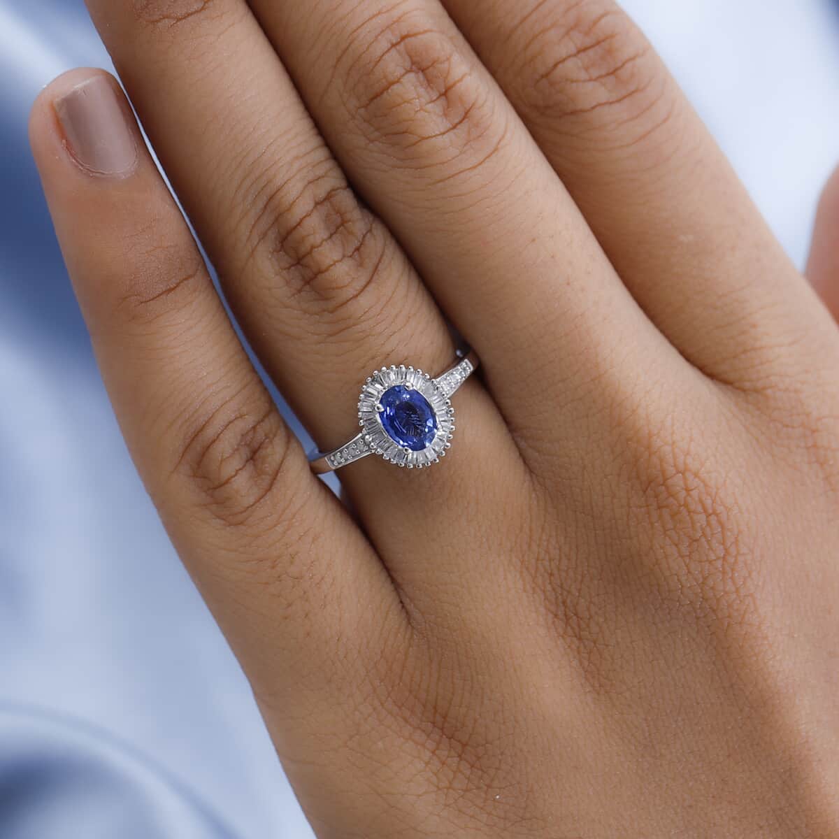 Luxoro 10K White Gold AAA Ceylon Blue Sapphire and Diamond Halo Ring (Size 10.0) 1.25 ctw image number 2