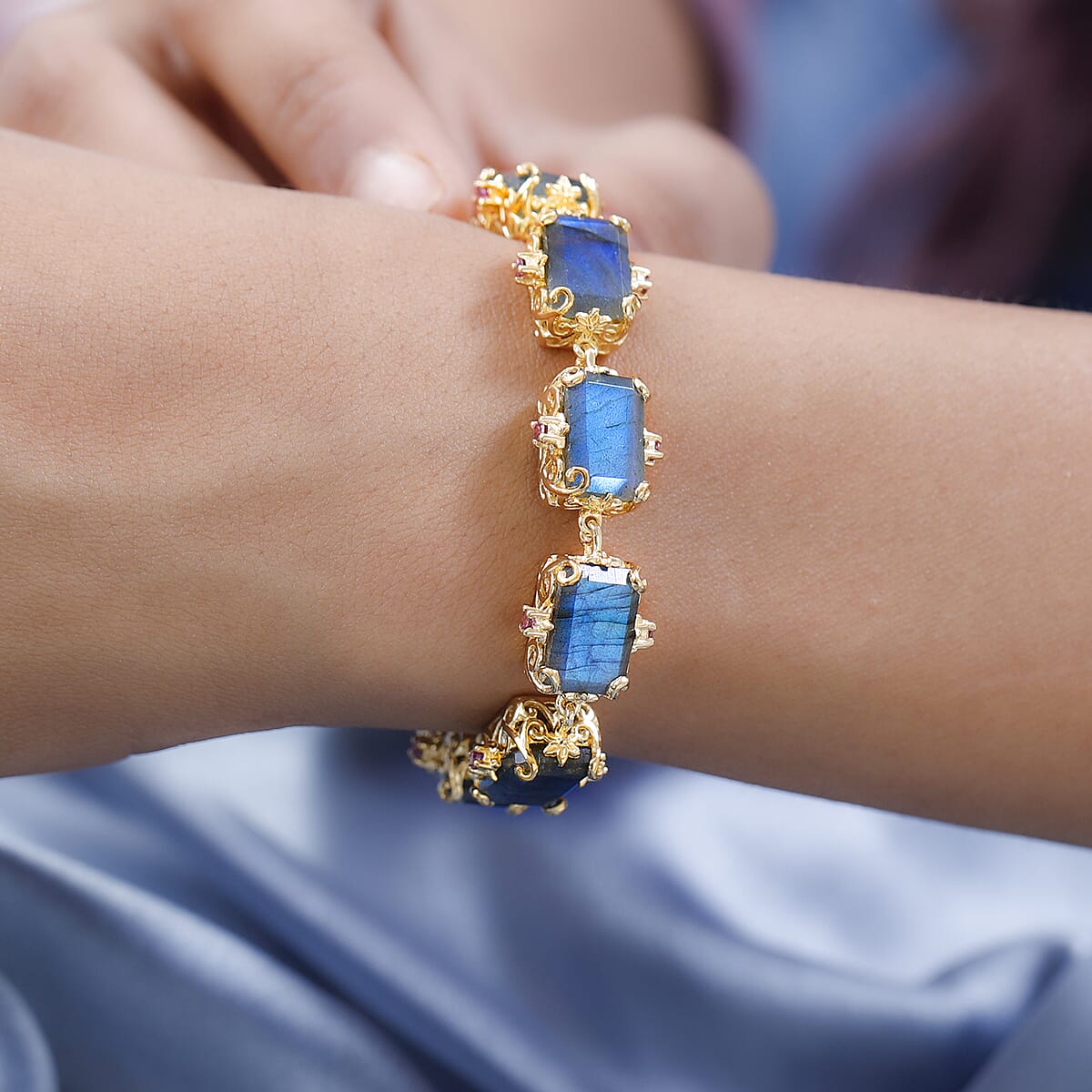 AAA Malagasy Labradorite and Orissa Rhodolite Garnet Bracelet in Vermeil Yellow Gold Over Sterling Silver (7.25 In) 42.00 ctw image number 2