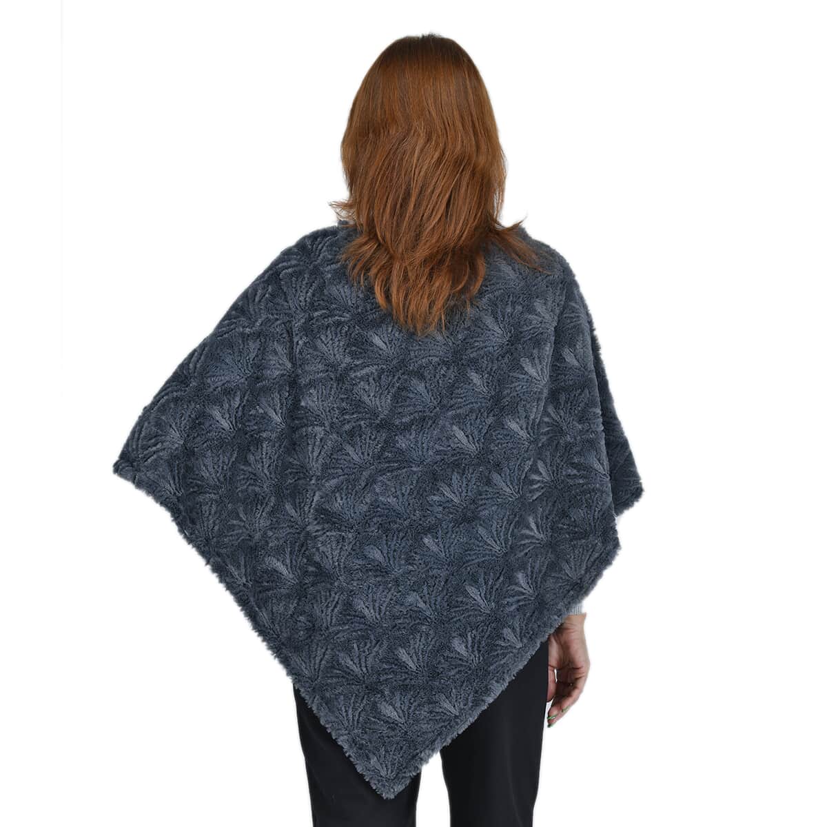 " PASSAGE Faux fur poncho Material: 100% polyester. Size: W33.5XL39 inch Weight:185g Color: Black " image number 1