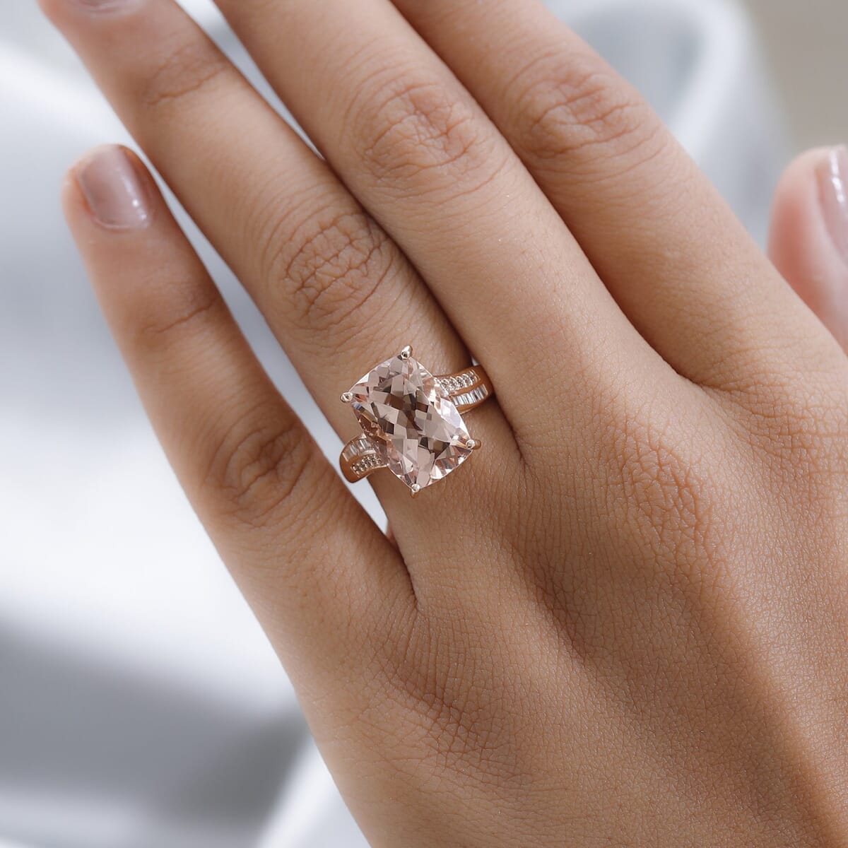 Luxoro 10K Rose Gold AAA Marropino Morganite and I2 Natural Champagne and White Diamond Ring (Size 8.0) 6.50 ctw image number 2