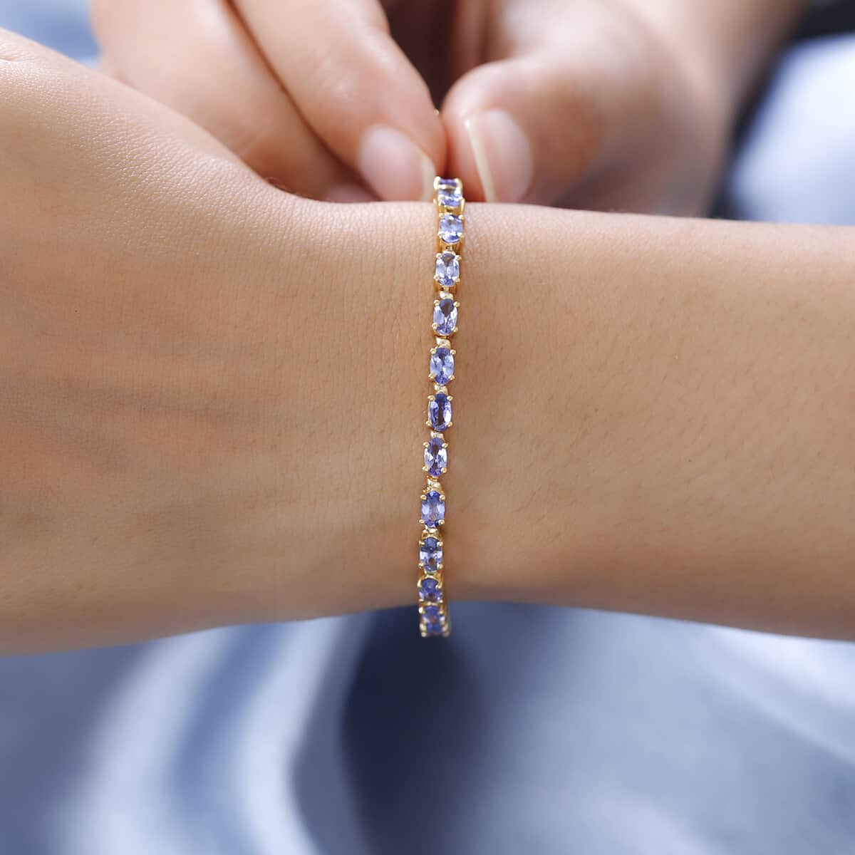 Premium Tanzanite Tennis Bracelet in Vermeil Yellow Gold Over Sterling Silver (7.25 In) 6.40 ctw image number 2