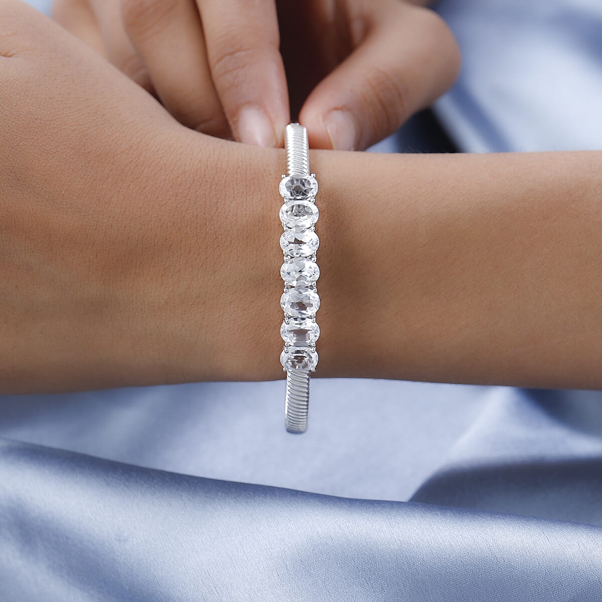 Karis White Topaz Bangle Bracelet in Platinum Bond (8.00 In) 11.40 ctw image number 2