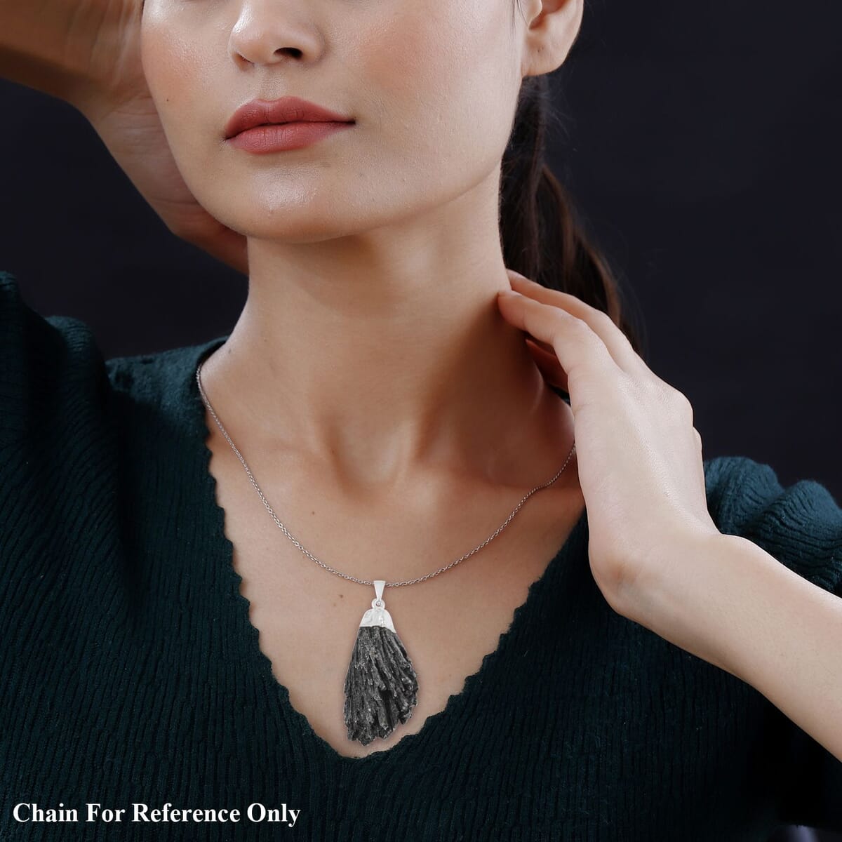 Black Kyanite Pendant in Silvertone 74.40 ctw image number 2