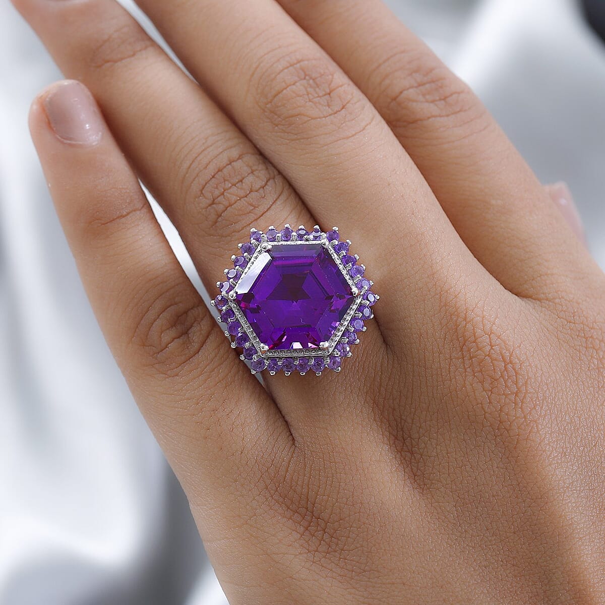 Lab Grown Color Change Sapphire and Amethyst Halo Ring in Platinum Over Sterling Silver (Size 10.0) 17.65 ctw image number 2