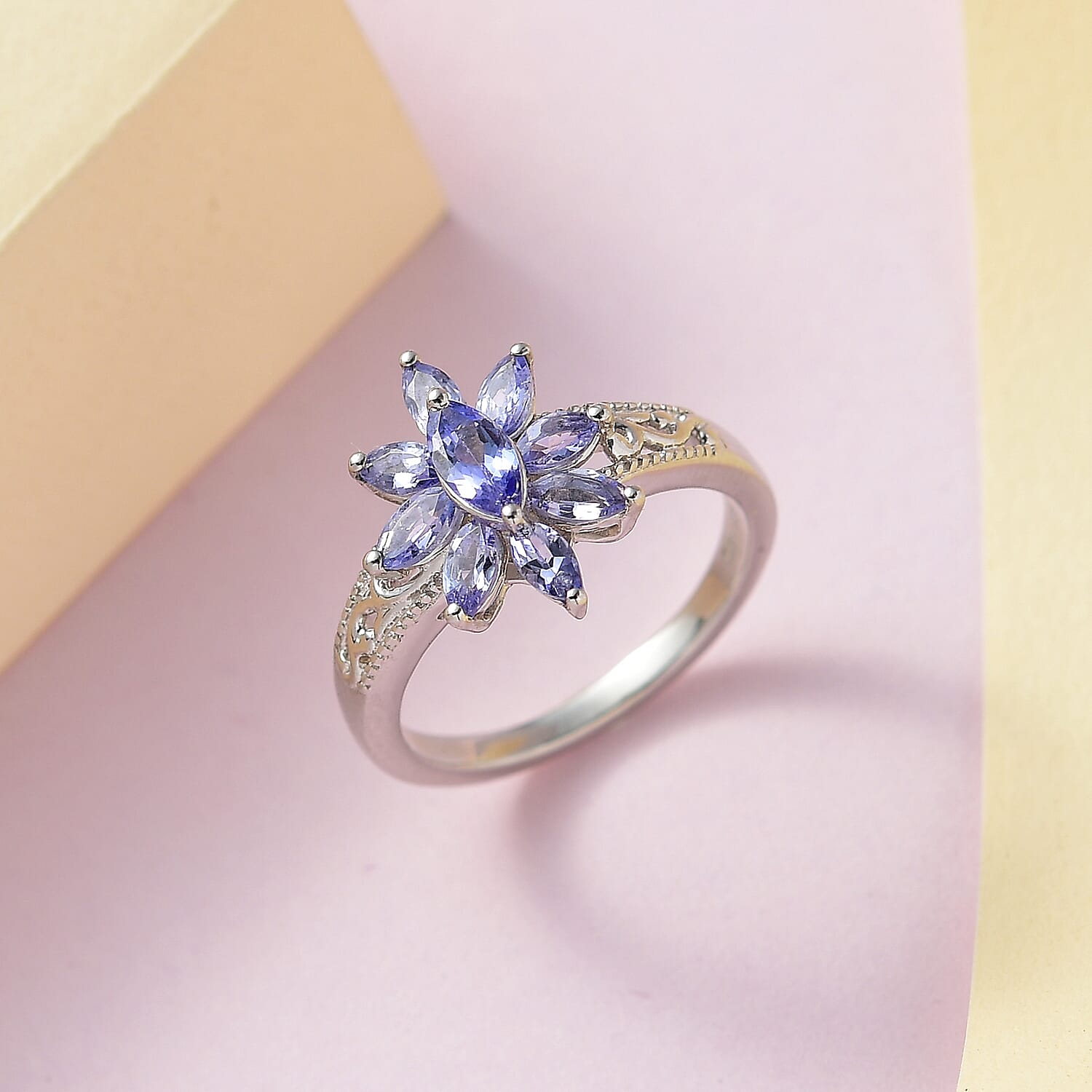 タエニア　TAENIA Buy Tanzanite Floral Ring in Platinum Over Sterling Silver