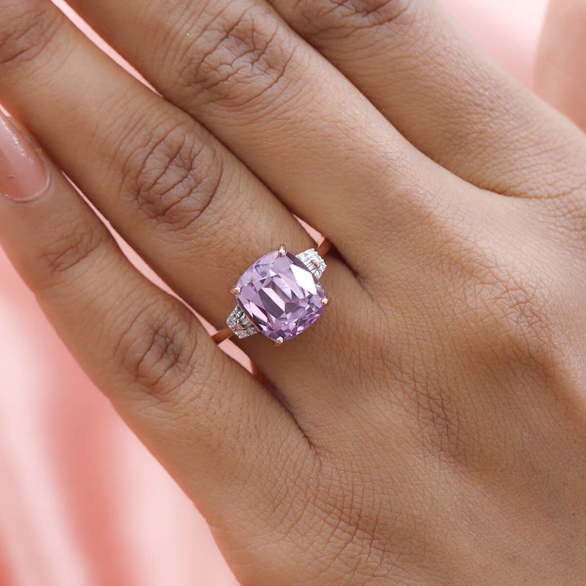 Iliana 18K Rose Gold AAAA Patroke Kunzite and G-H SI Diamond Ring 4.20 Grams 7.70 ctw image number 2