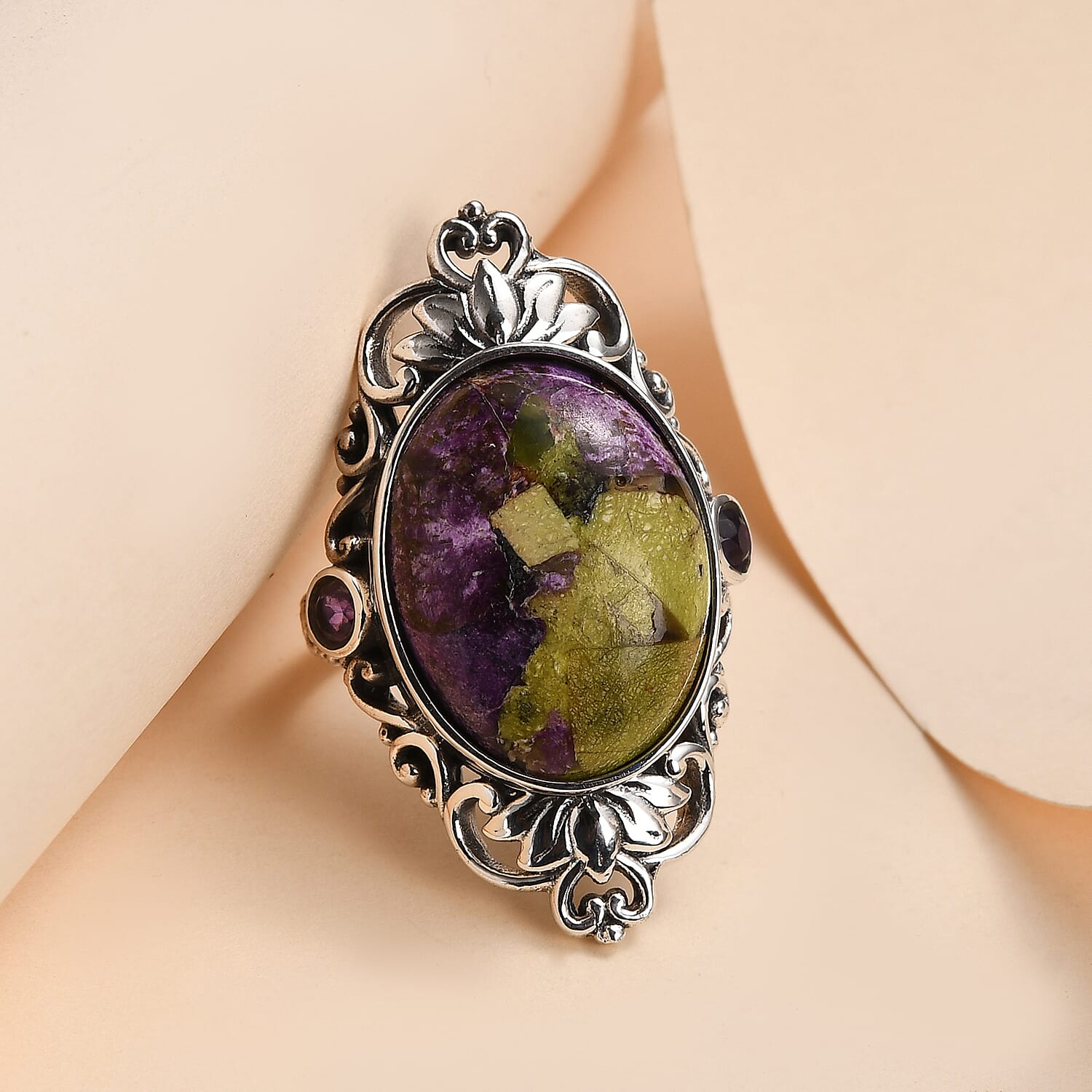 Artisan Crafted Tasmanian Stichtite and Amethyst Ring in Sterling Silver (Size 10.0) 14.00 ctw