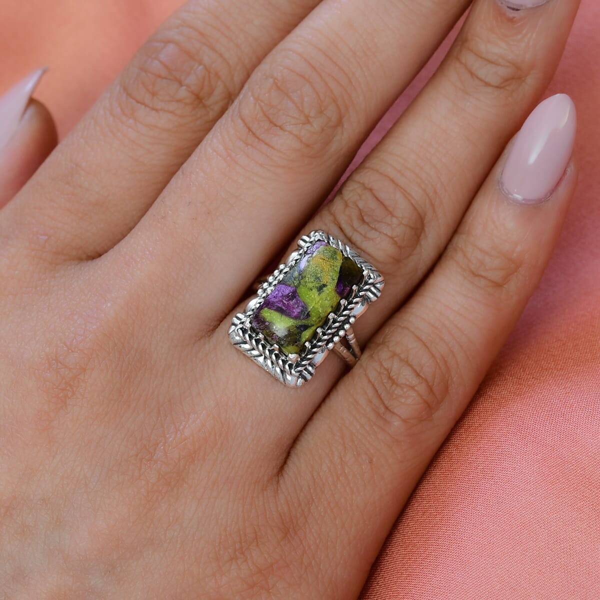 Artisan Crafted Tasmanian Stichtite Ring in Sterling Silver (Size 10.0) 5.70 ctw image number 2