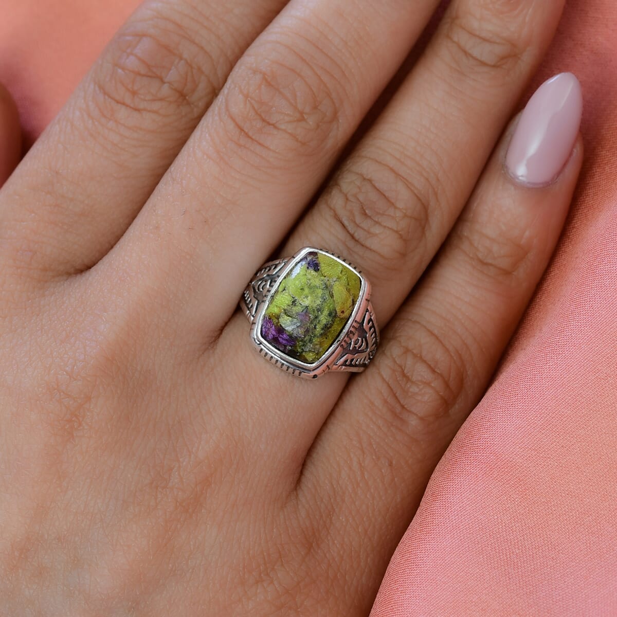 Artisan Crafted Tasmanian Stichtite Ring in Sterling Silver (Size 8.0) 6.10 ctw image number 2