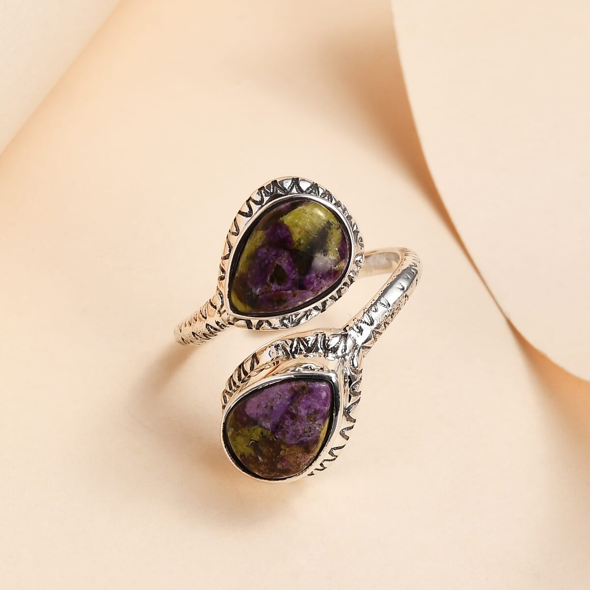 Artisan Crafted Tasmanian Stichtite Bypass Ring in Sterling Silver (Size 6.0) 3.60 ctw image number 1