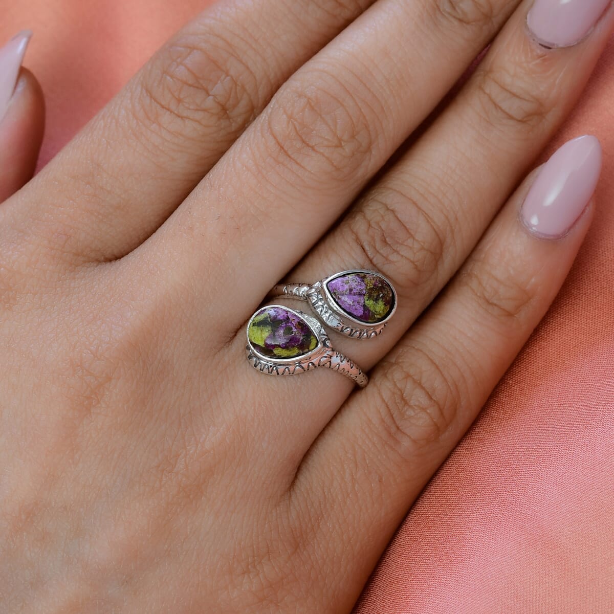 Artisan Crafted Tasmanian Stichtite Bypass Ring in Sterling Silver (Size 6.0) 3.60 ctw image number 2