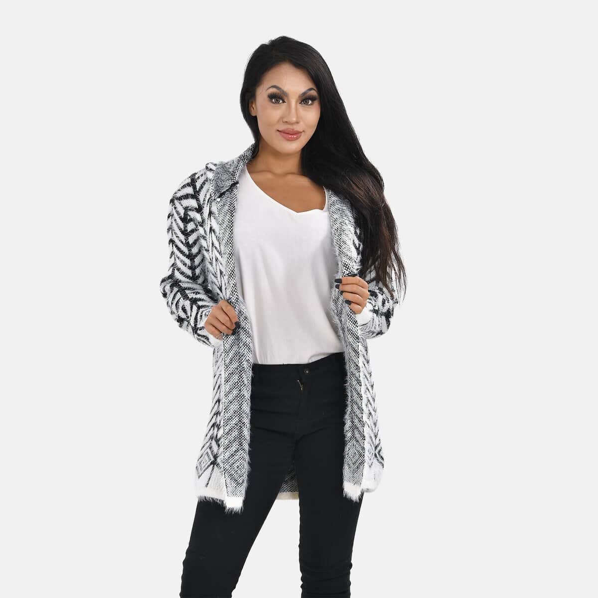 Tamsy White with Black Chevron Pattern Winter Hoodie with 2 Pocket - One Size Fits Most image number 5