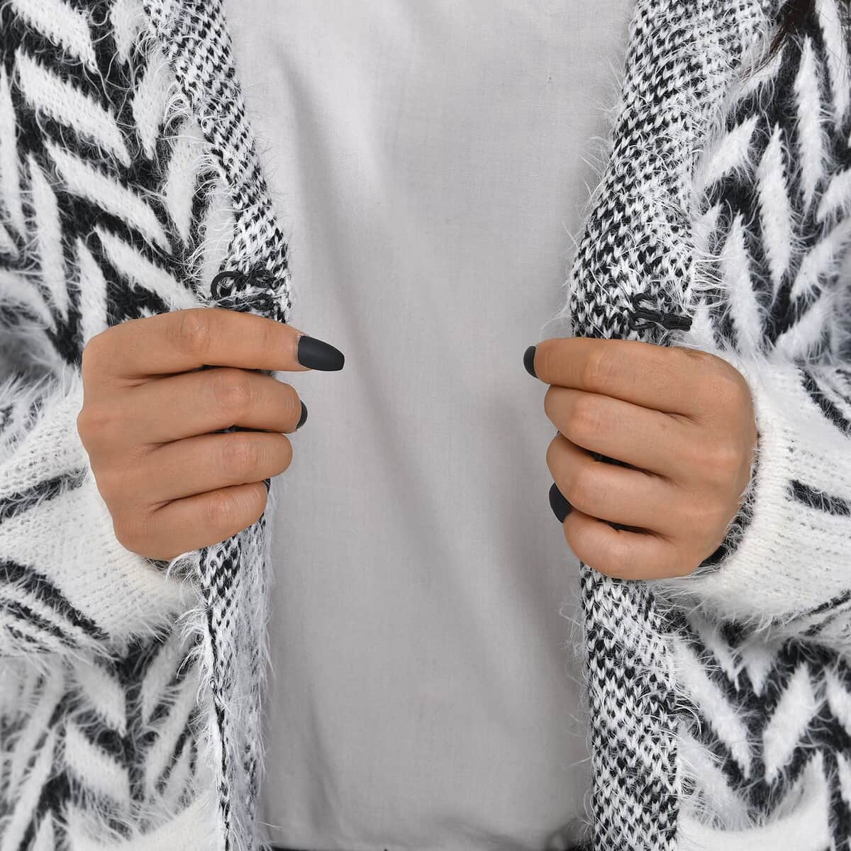 Tamsy White with Black Chevron Pattern Winter Hoodie with 2 Pocket - One Size Fits Most image number 6