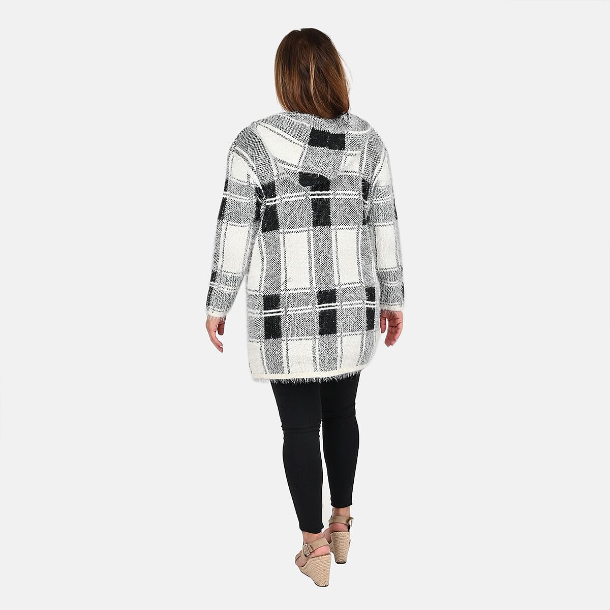 Tamsy Black with White Plaid Pattern Winter Hoodie with 2 Pocket - One Size Fits Most image number 1