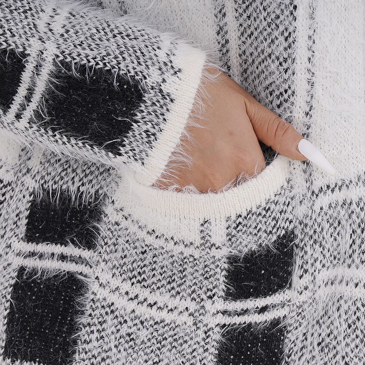 Tamsy Black with White Plaid Pattern Winter Hoodie with 2 Pocket - One Size Fits Most image number 7