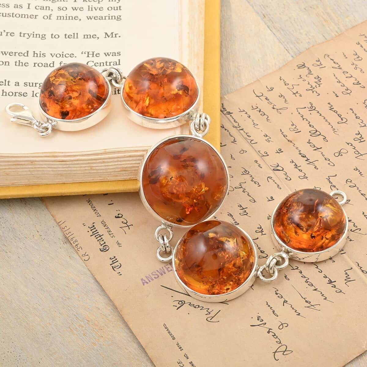 Baltic Amber Round Cab Bracelet in Sterling Silver (7.50 In) image number 1