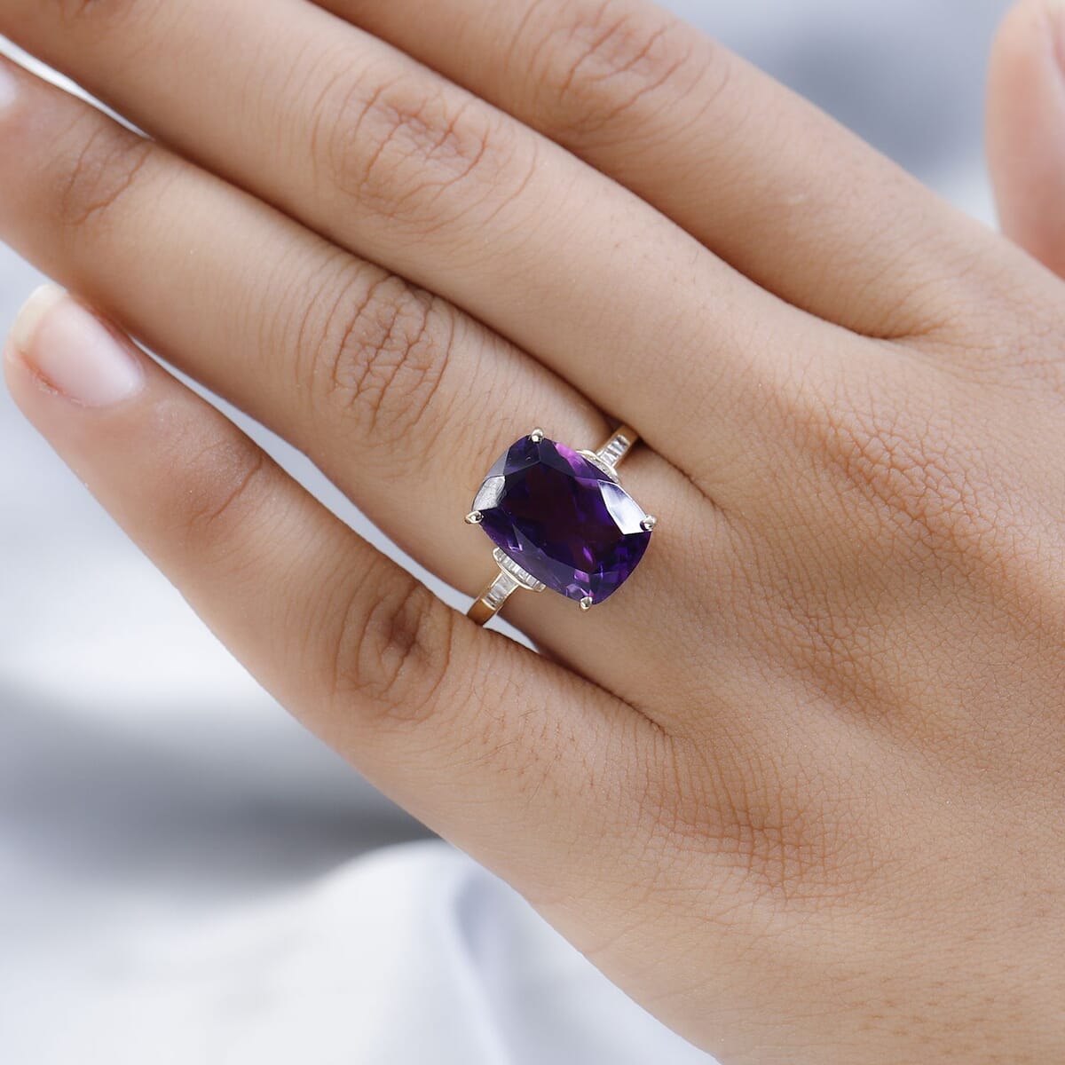 Luxoro 10K Yellow Gold AAA Zambian Amethyst and G-H I3 Diamond Ring (Size 10.0) 6.50 ctw (Del. in 5-7 Days) image number 2