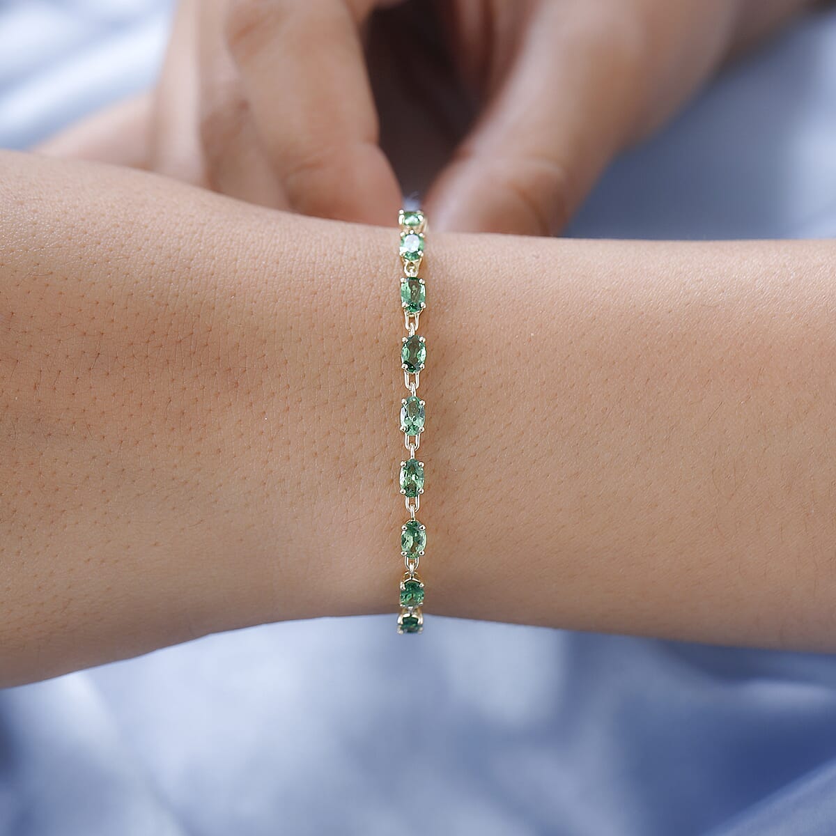 Luxoro 10K Yellow Gold Premium Tsavorite Garnet Bracelet (8.00 In) 6.50 ctw image number 2