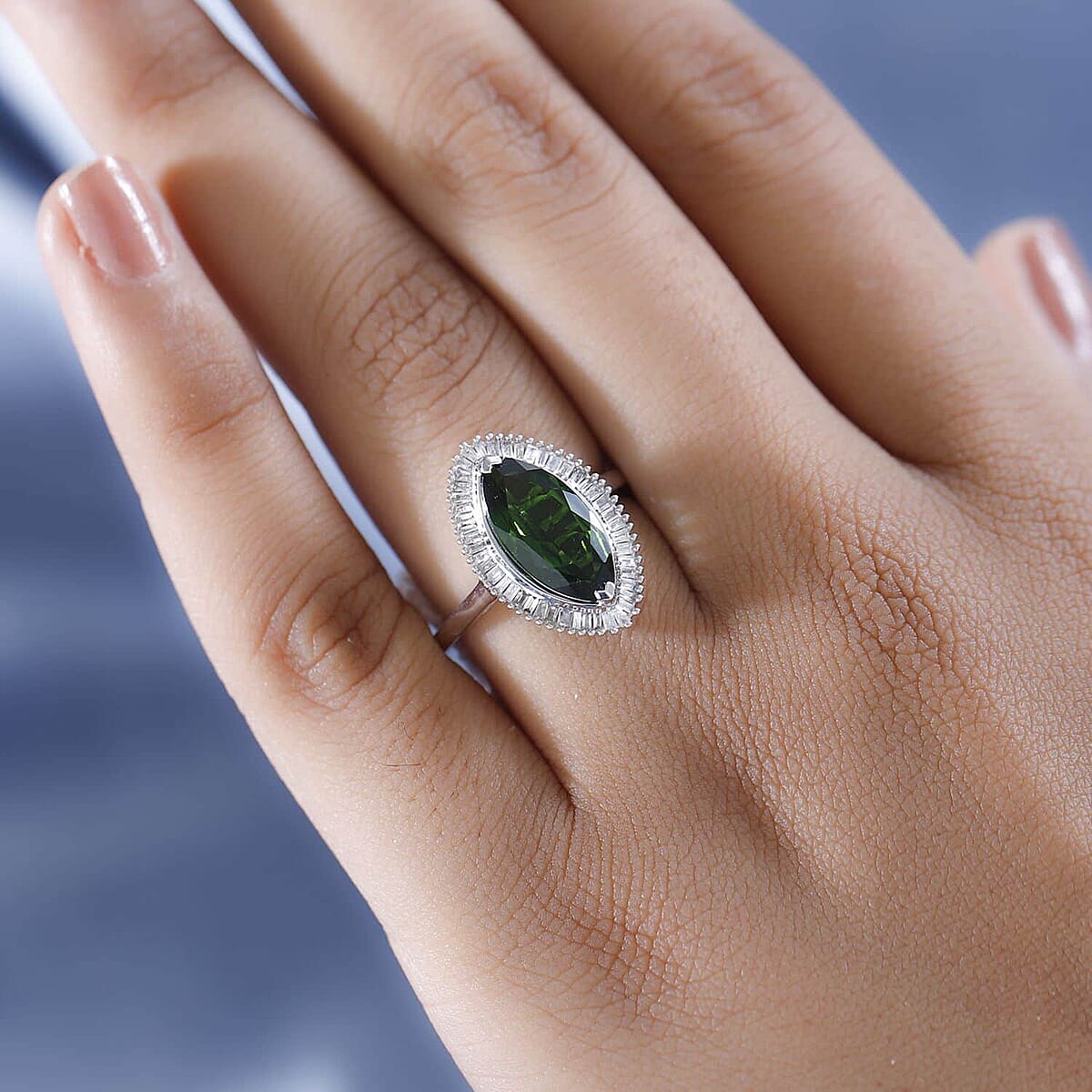 Luxoro 10K White Gold Premium Chrome Diopside and Diamond Halo Ring (Size 7.0) 2.85 ctw image number 2