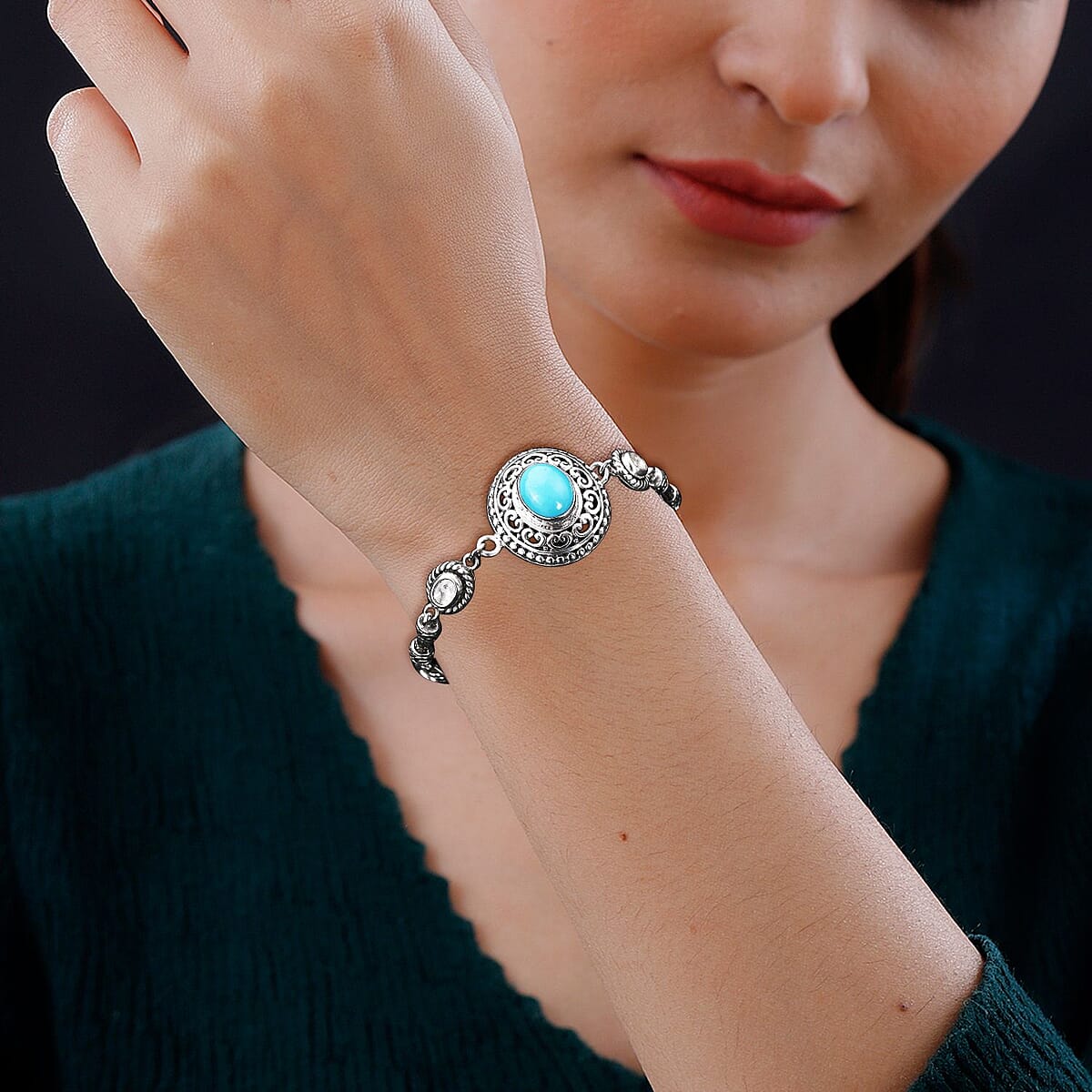 Bali Legacy Sleeping Beauty Turquoise and Polki Diamond Bracelet in Sterling Silver (7.25 In) 4.10 ctw image number 2