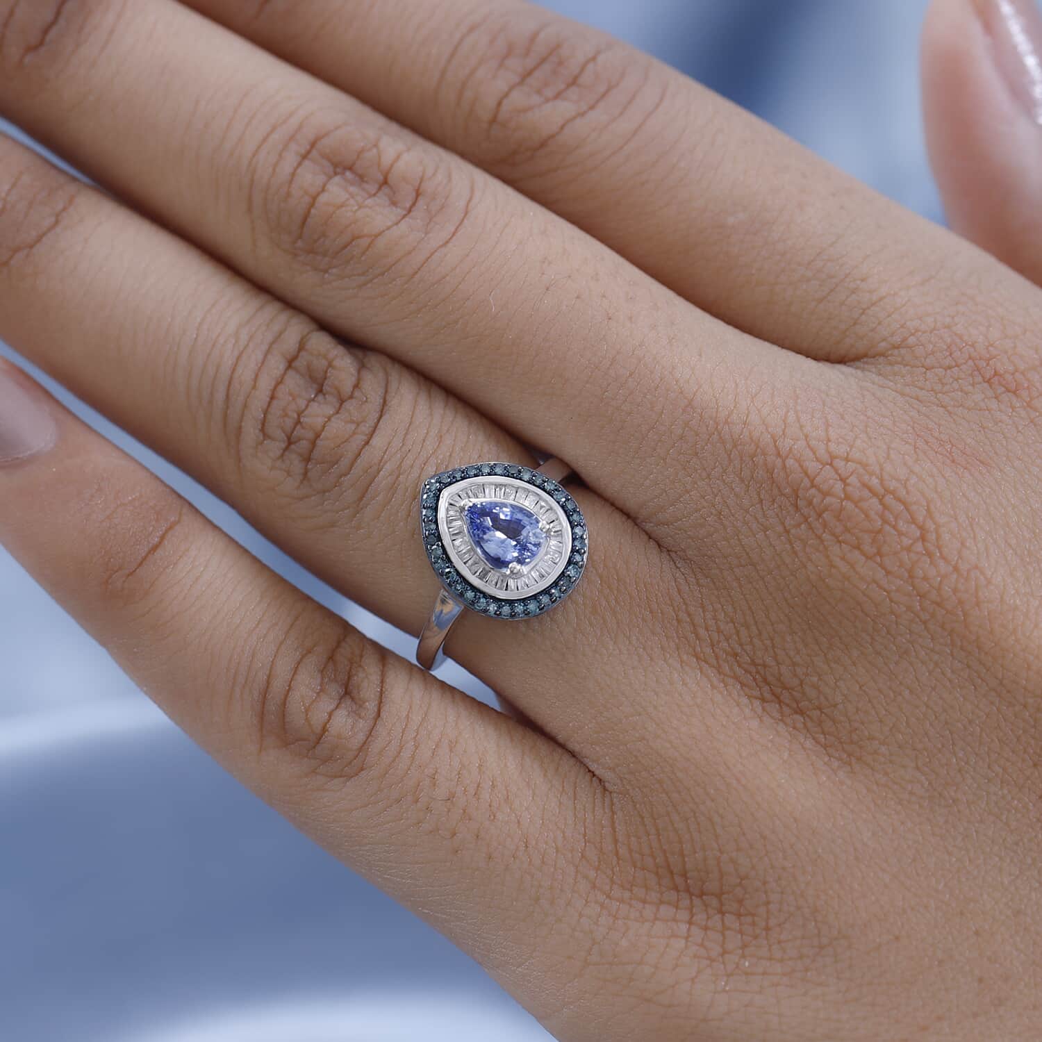 1.15 ctw Blue outlet and White Sapphire Ring