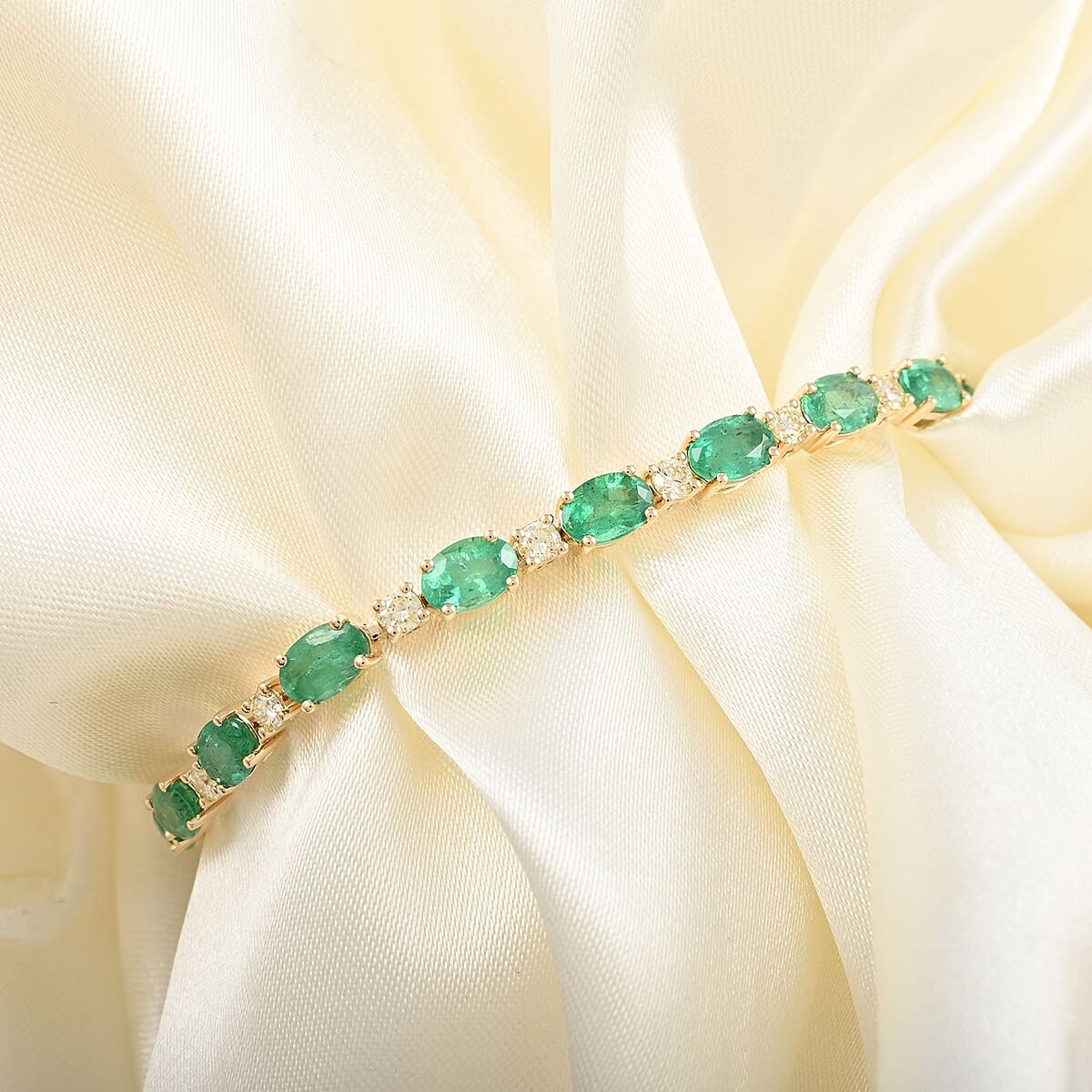 Ankur Treasure Chest Modani 14K Yellow Gold Emerald and Natural Yellow Diamond SI Bracelet (7.25 In) 9.75 Grams 10.30 ctw image number 1