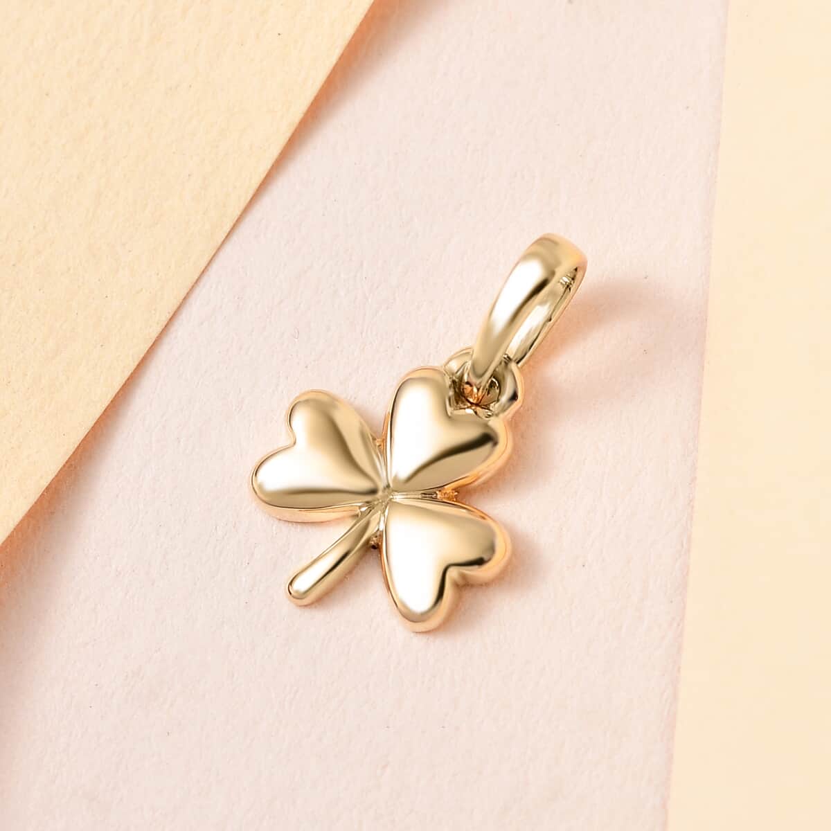 Luxoro 10K Yellow Gold Leaf Clover Pendant 0.60 Grams image number 1