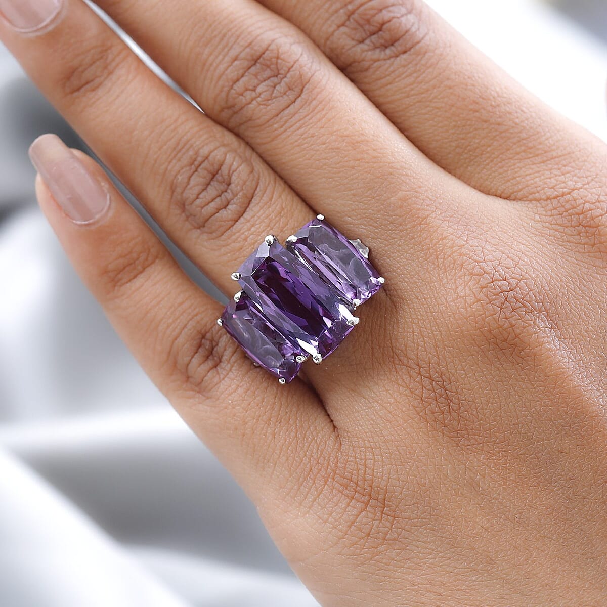 Lab Grown Color Change Sapphire, White Zircon Ring in Platinum Over Sterling Silver (Size 10.0) 23.60 ctw image number 2
