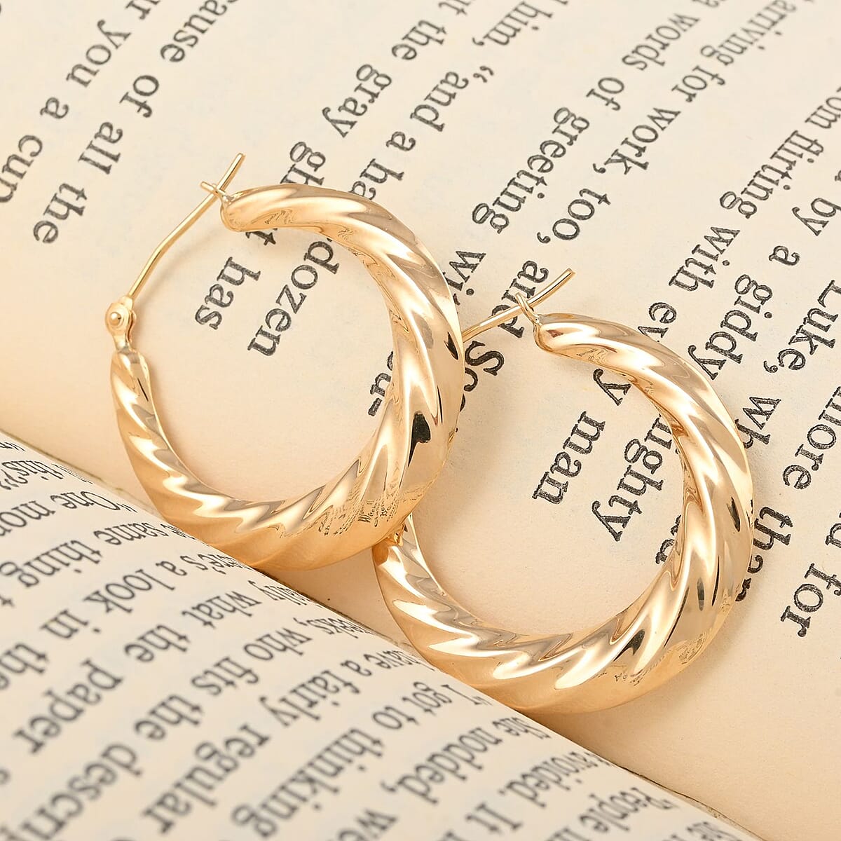 14K Yellow Gold 3X25MM Swirl Hoop Earrings 1.50 Grams image number 1