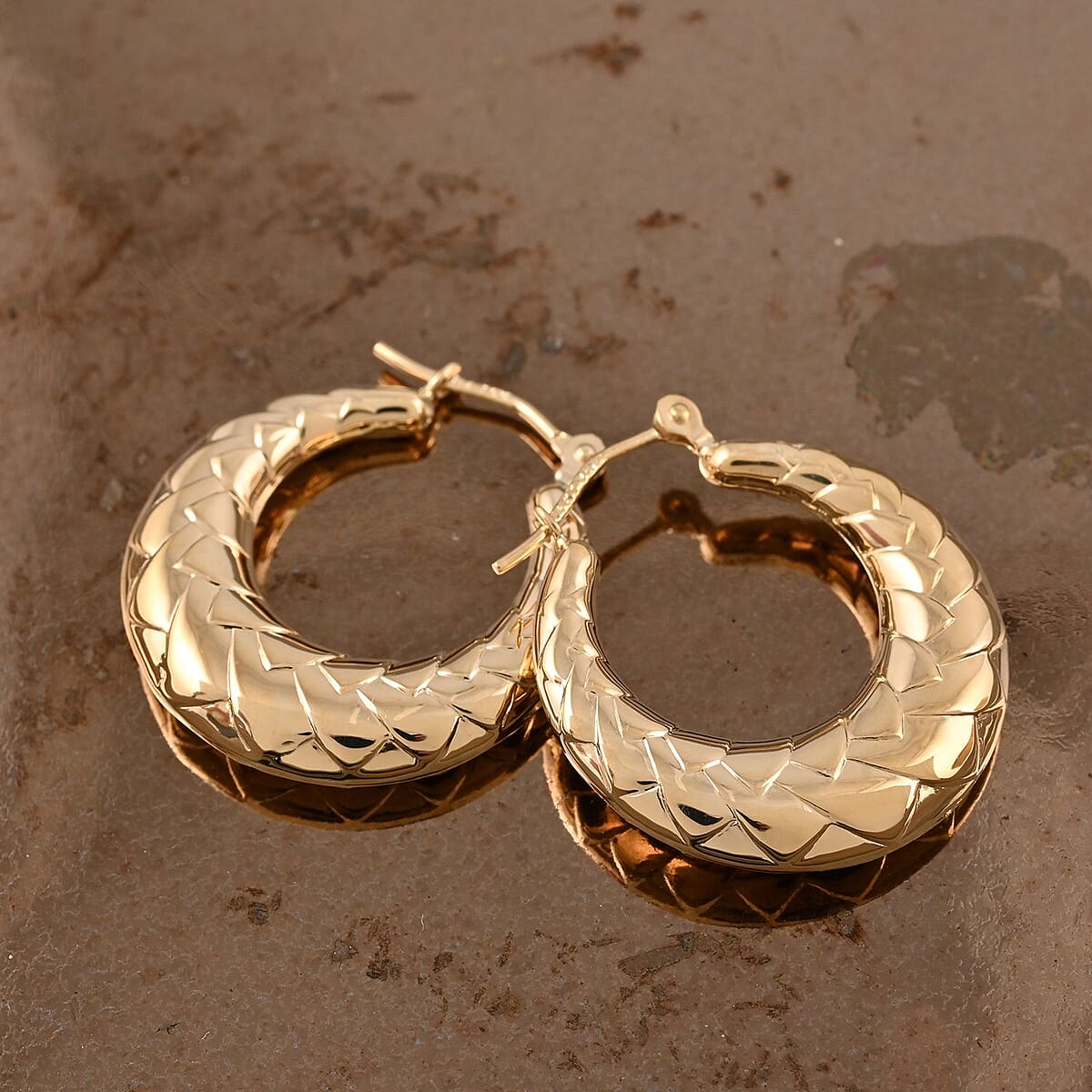 14K Yellow Gold Chevron Hoop Earrings 1.60 Grams image number 1